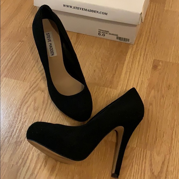 Black suede Steve Madden heels. Size 6 - Picture 2 of 6
